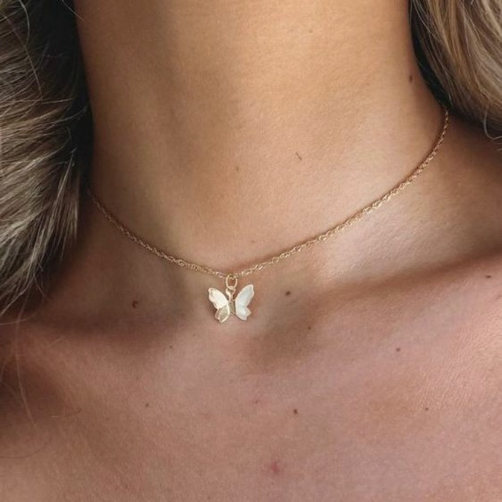 *LAST ONE* Dainty gold butterfly necklace